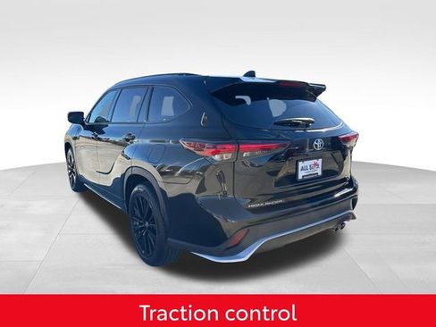 Used 2024 Toyota Highlander XSE image 6