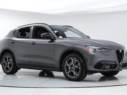 New 2025 Alfa Romeo Stelvio Sprint w/ Convenience Package AWD/4WD image 7