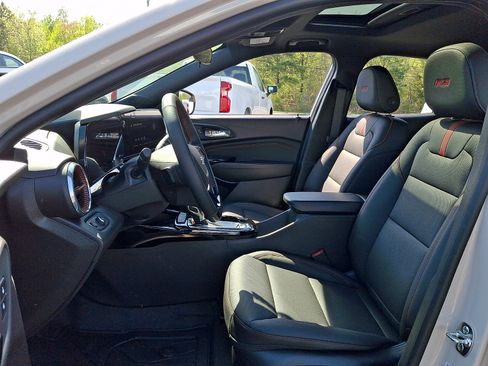 New 2026 Chevrolet Trax RS w/ Sunroof Package FWD image 10