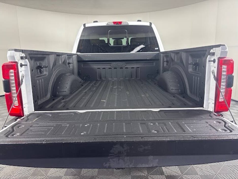 Used 2023 Ford F250 Lariat w/ Chrome Package AWD/4WD image 9