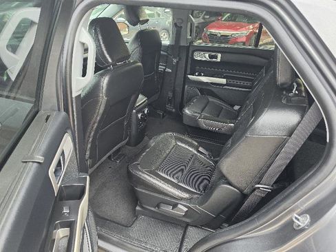Used 2022 Ford Explorer Limited w/ Equipment Group 301A image 7
