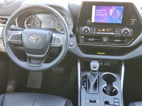 Used 2023 Toyota Highlander XLE FWD image 30
