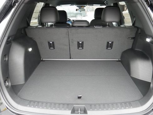 New 2026 Chevrolet Equinox LT w/ Convenience Package II FWD image 32
