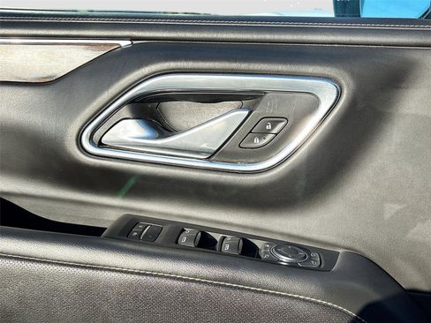 Used 2023 Chevrolet Suburban Premier image 19