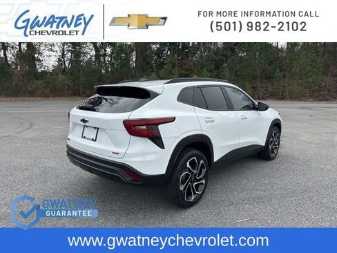 Used 2024 Chevrolet Trax RS w/ Sunroof Package image 5