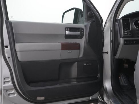 Used 2016 Toyota Sequoia Platinum AWD/4WD image 21