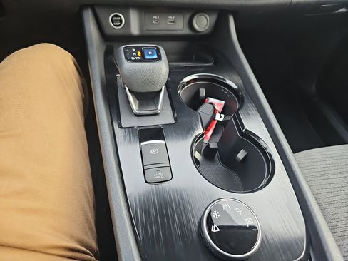 Certified 2022 Nissan Rogue SV image 24