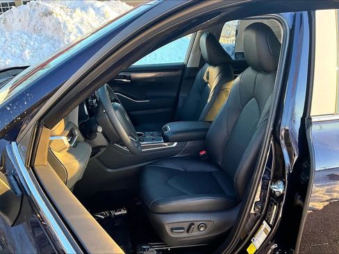 New 2026 Toyota Highlander Limited image 9