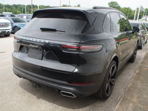 Used 2023 Porsche Cayenne AWD/4WD image 5