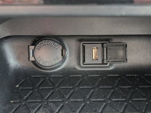 Used 2021 Toyota RAV4 XLE FWD image 19