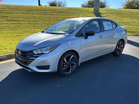 New 2025 Nissan Versa SR w/ Trunk Package image 2