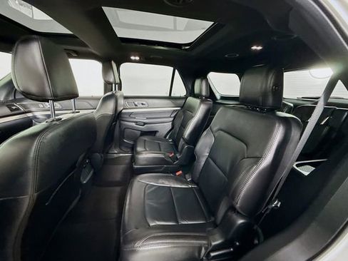 Certified 2018 Ford Explorer XLT w/ Equipment Group 202A image 25