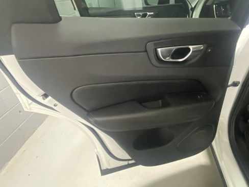 Certified 2025 Volvo XC60 B5 Core image 8