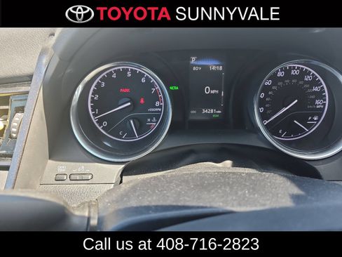 Used 2019 Toyota Camry SE w/ Convenience Package FWD image 3