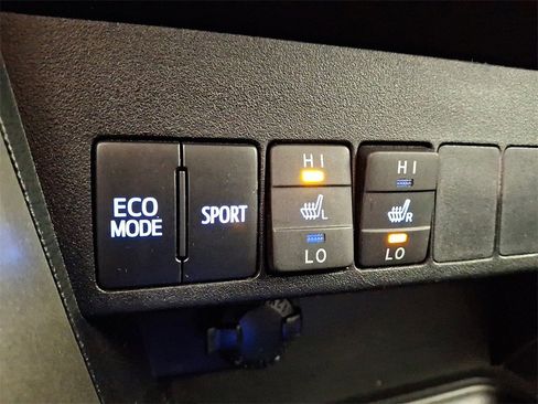 Used 2015 Toyota RAV4 Limited image 25