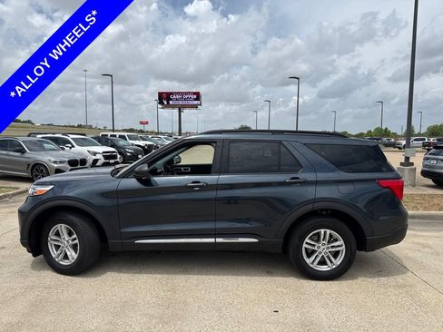Used 2023 Ford Explorer XLT w/ Equipment Group 202A AWD/4WD image 3