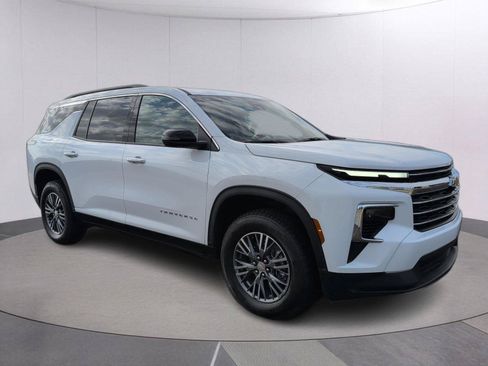 Used 2025 Chevrolet Traverse LT AWD/4WD image 7