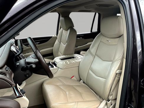 Used 2015 Cadillac Escalade Luxury RWD image 21