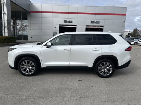 Certified 2024 Toyota Grand Highlander XLE image 6