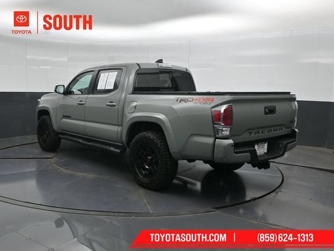 Used 2022 Toyota Tacoma TRD Sport w/ TRD Premium Sport Package AWD/4WD image 8