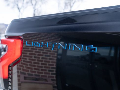 Used 2022 Ford F150 Lightning Lariat image 7