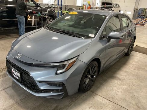 Used 2023 Toyota Corolla SE image 3