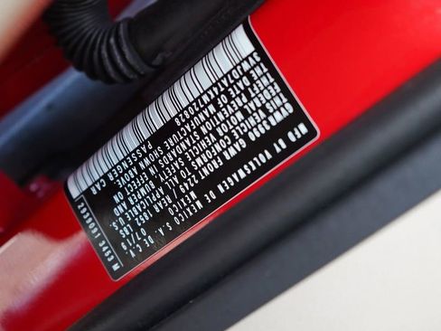 Used 2019 Volkswagen Beetle 2.0T SE image 9