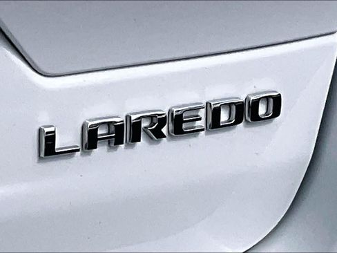 Certified 2023 Jeep Grand Cherokee Laredo AWD/4WD image 10