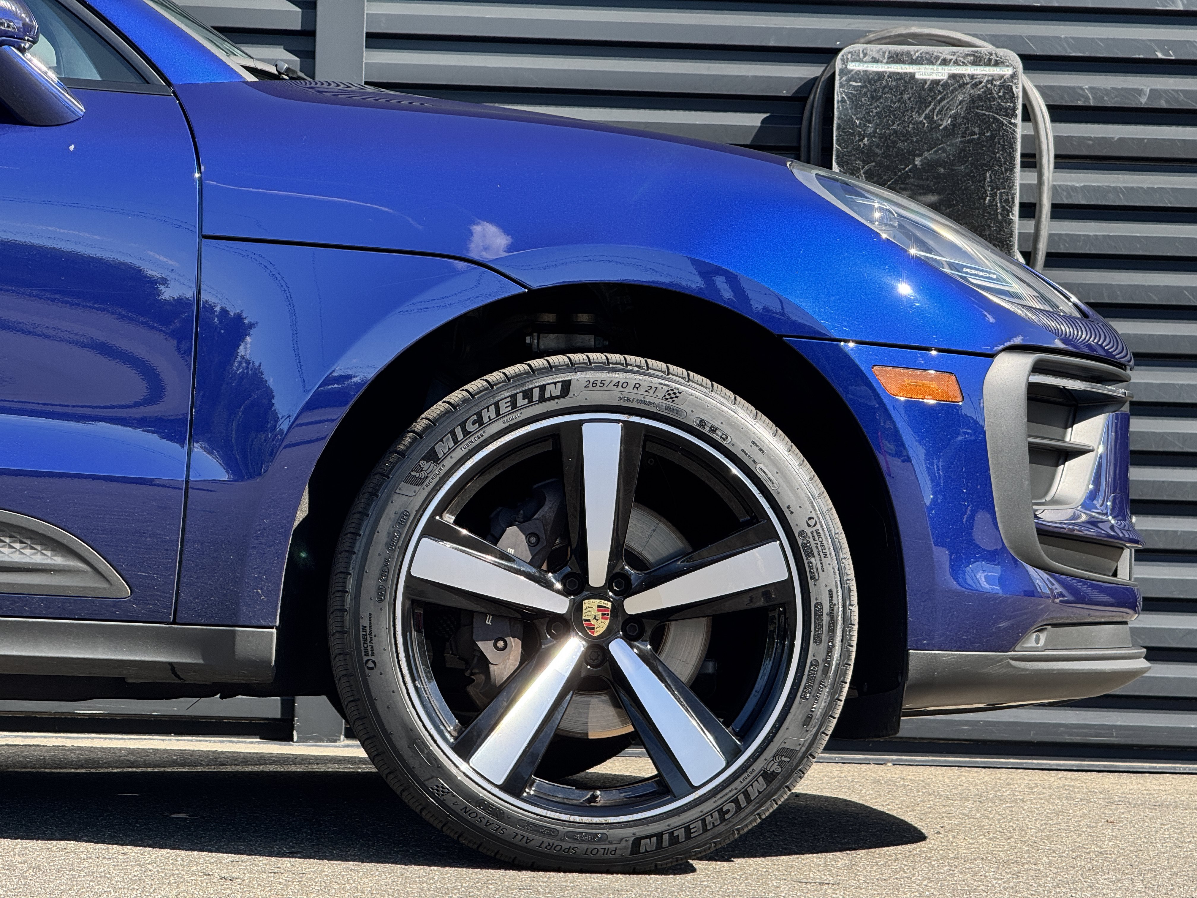 Certified 2023 Porsche Macan AWD/4WD image 17