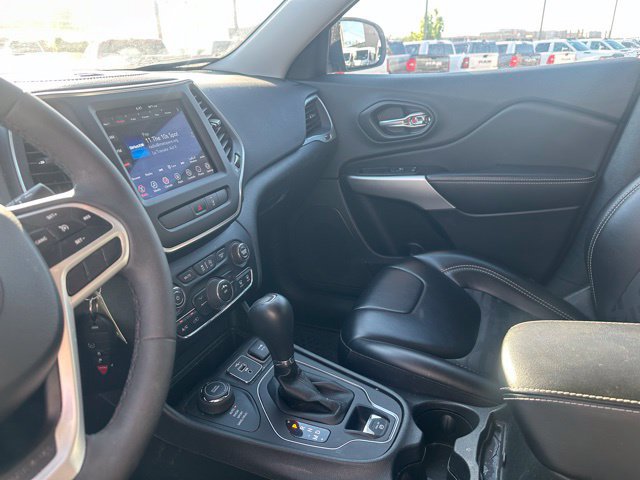 Used 2022 Jeep Cherokee Latitude AWD/4WD image 32