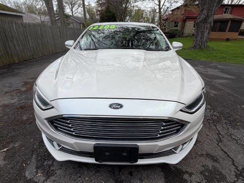 Used 2017 Ford Fusion SE w/ Fusion SE Technology Package AWD/4WD image 4