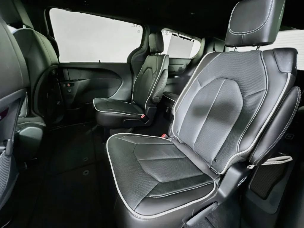 New 2027 Chrysler Pacifica Limited w/ Family Tech Group FWD image 27