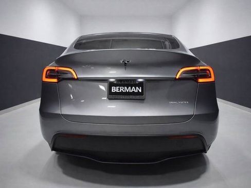 Used 2025 Tesla Model Y Long Range image 9