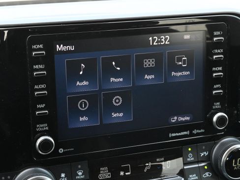 Used 2020 Toyota Highlander XLE image 19