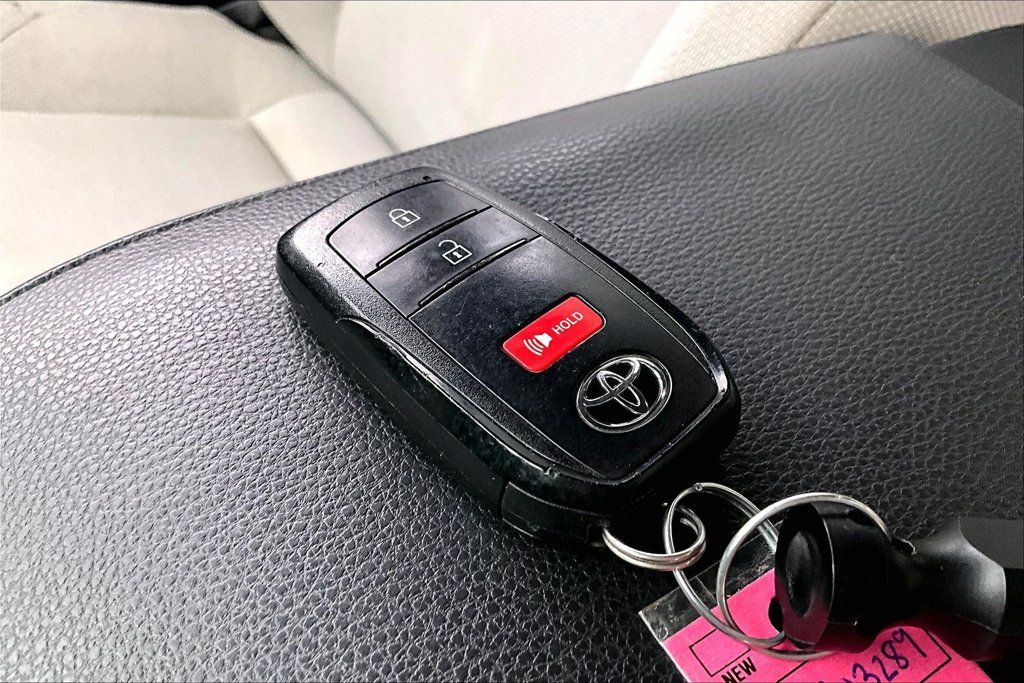 Used 2025 Toyota 4Runner SR5 AWD/4WD image 13