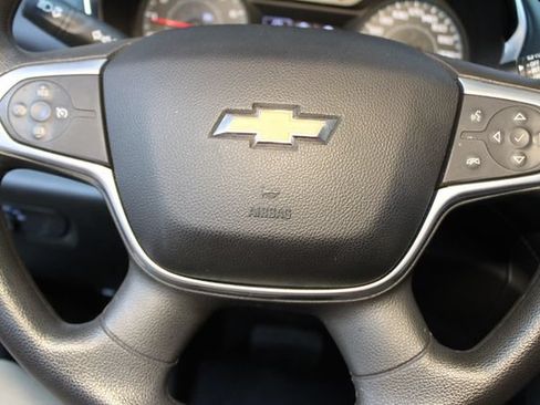 Used 2021 Chevrolet Traverse LS FWD image 20