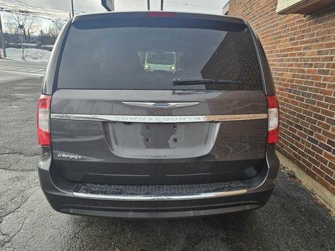 Used 2015 Chrysler Town & Country Touring-L w/ Driver Convenience Group FWD image 7