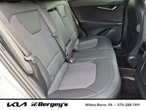 Certified 2025 Kia Niro EX w/ EX Cold Weather Package FWD image 26