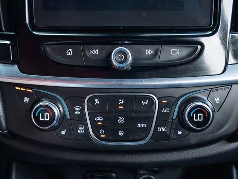 Used 2022 Chevrolet Traverse Premier AWD/4WD image 31