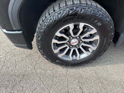 Used 2023 GMC Sierra 1500 AT4 w/ Technology Package AWD/4WD image 29