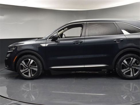 Certified 2022 Kia Sorento SX image 5