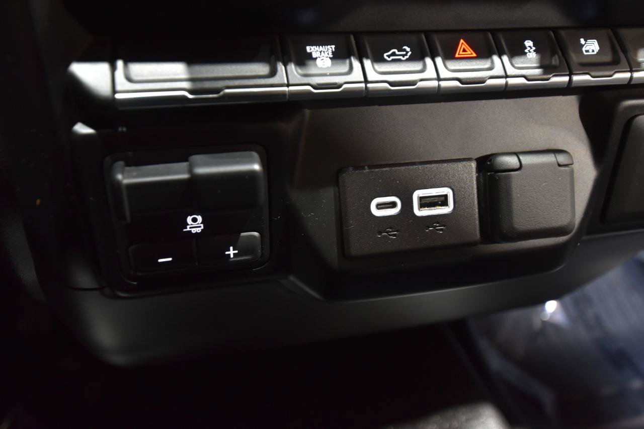 Used 2023 Chevrolet Silverado 3500 LT AWD/4WD image 28