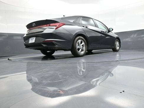 Certified 2021 Hyundai Elantra SE FWD image 29