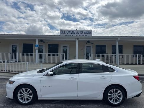 Used 2018 Chevrolet Malibu LT FWD image 2