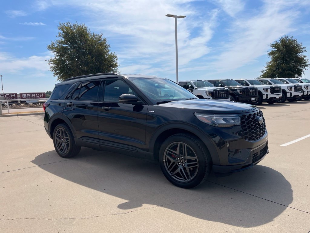 Used 2025 Ford Explorer ST-Line w/ ST-Line Street Pack AWD/4WD image 7