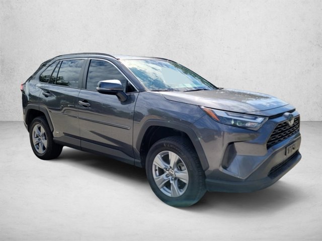 Used 2022 Toyota RAV4 XLE w/ Convenience Package AWD/4WD image 3