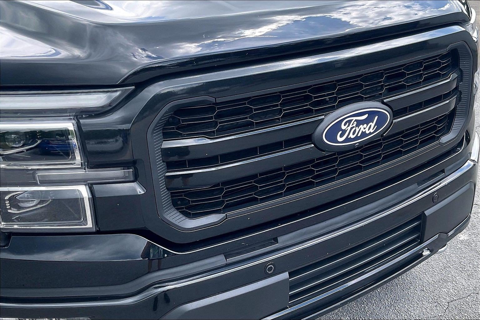 Used 2024 Ford F150 Lariat w/ Mobile Office Package AWD/4WD image 31