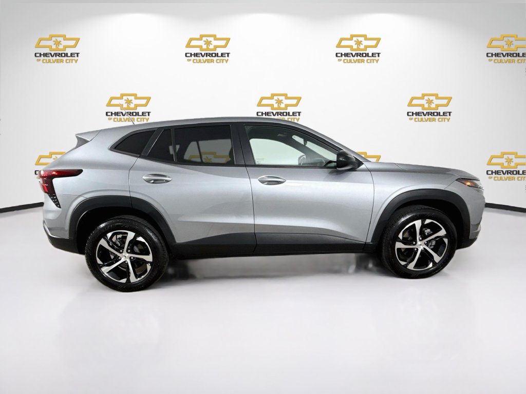 Used 2024 Chevrolet Trax RS w/ Driver Confidence Package FWD image 9
