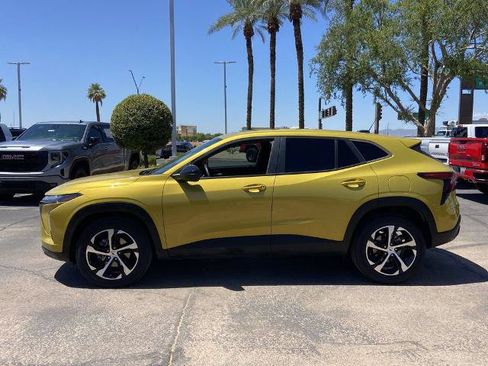 Used 2024 Chevrolet Trax RS w/ Sunroof Package FWD image 4