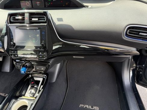 Used 2016 Toyota Prius Three FWD image 21